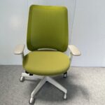 可動肘付き オフィスチェア