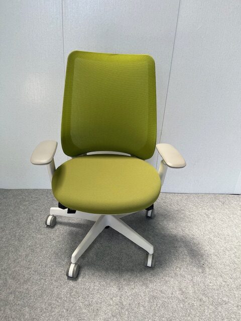 可動肘付き オフィスチェア