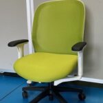 肘付き オフィスチェア