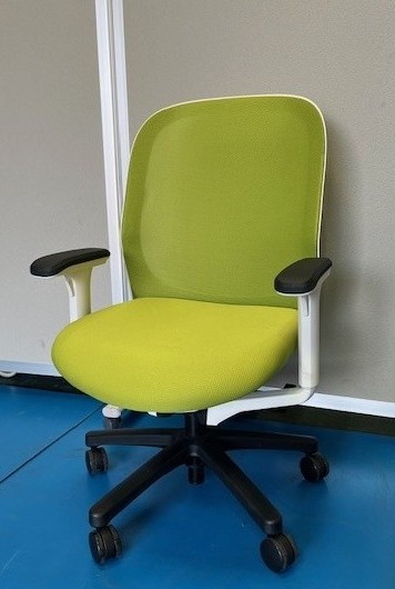 肘付き オフィスチェア