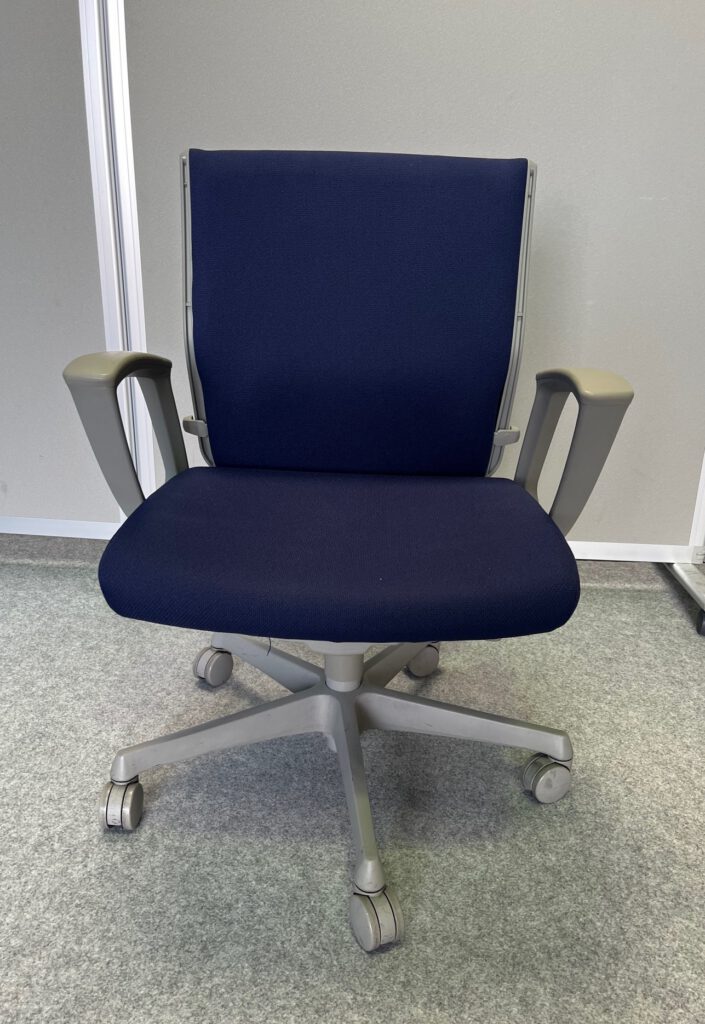 オカムラ 肘付き オフィスチェア