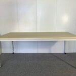 ミーティングテーブル