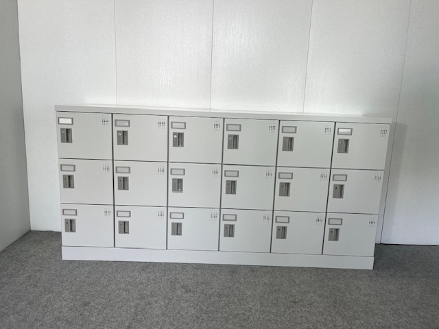 18人用シューズロッカー